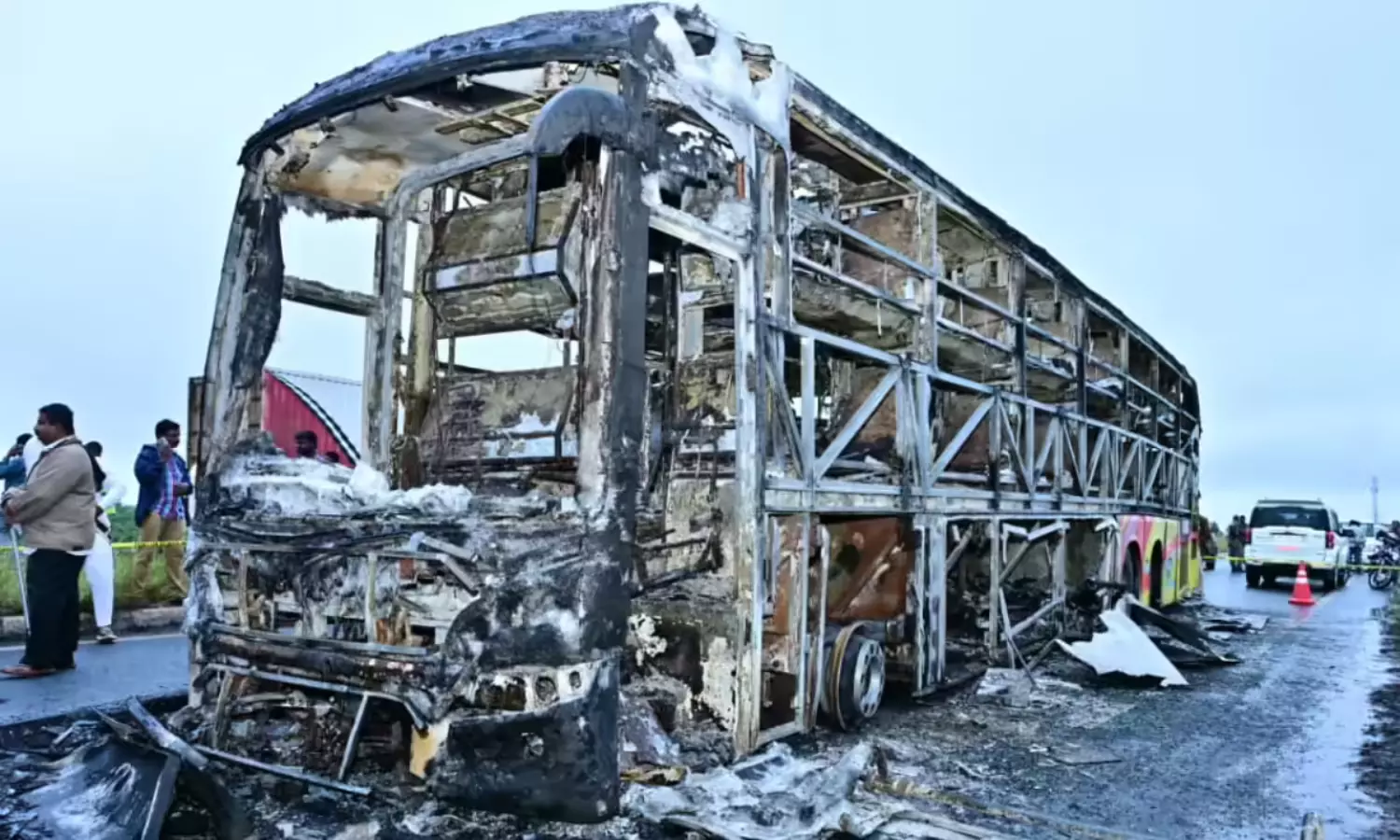 Kaveri Travels Hands Over `40 Lakh Compensation to Accident Victims’ Families