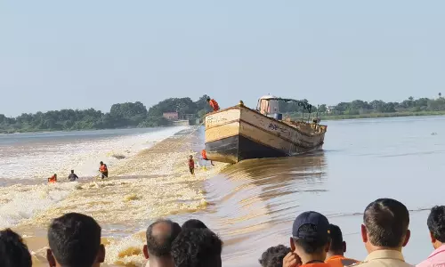 Disaster Averted After 3 Boats Drift Towards Sangam Barrage in Nellore