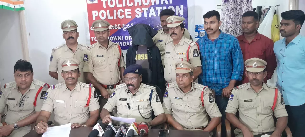 Row over Mobile Phone to Make Reels Results in Auto Driver’s Murder in Tolichowki; 1 Held Row over Mobile Phone to Make Reels Results in Auto Driver’s Murder in Tolichowki; 1 Held
