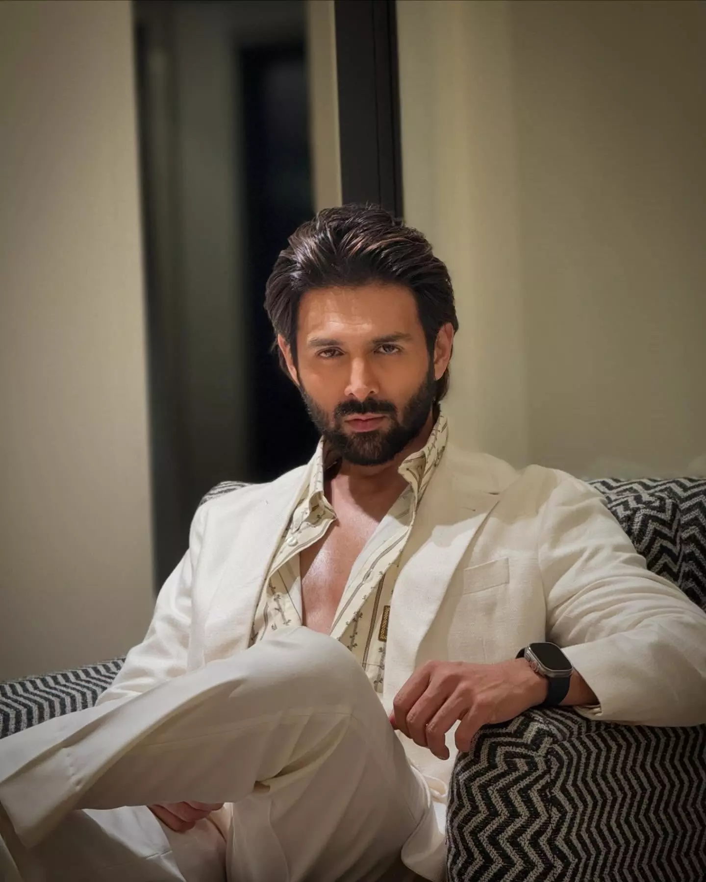 Kartik Signs First-Ever Double Role Film With Anees Bazmee Kartik Signs First-Ever Double Role Film With Anees Bazmee