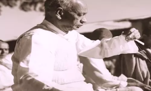 Modi Pays Tribute to Patel