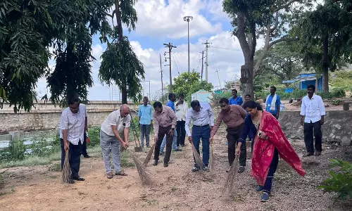 GRMB Chairman Pandey Inspects Nizamsagar Project