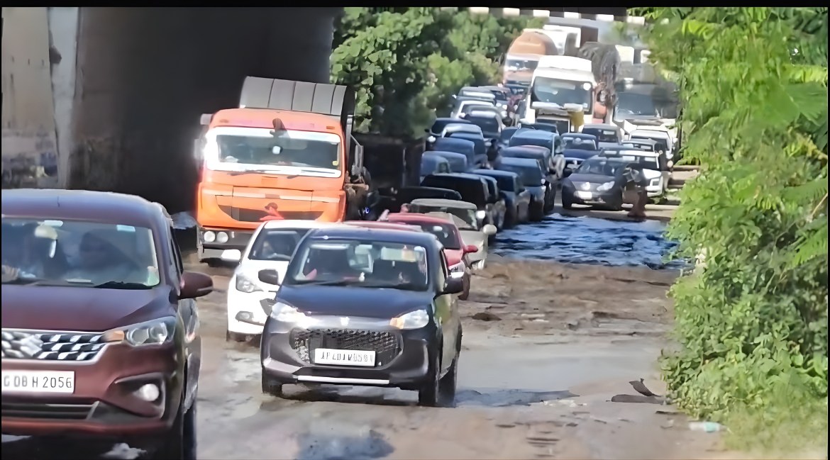 NH 65 Traffic Jam Near Chityal Due to Roadworks, Rain