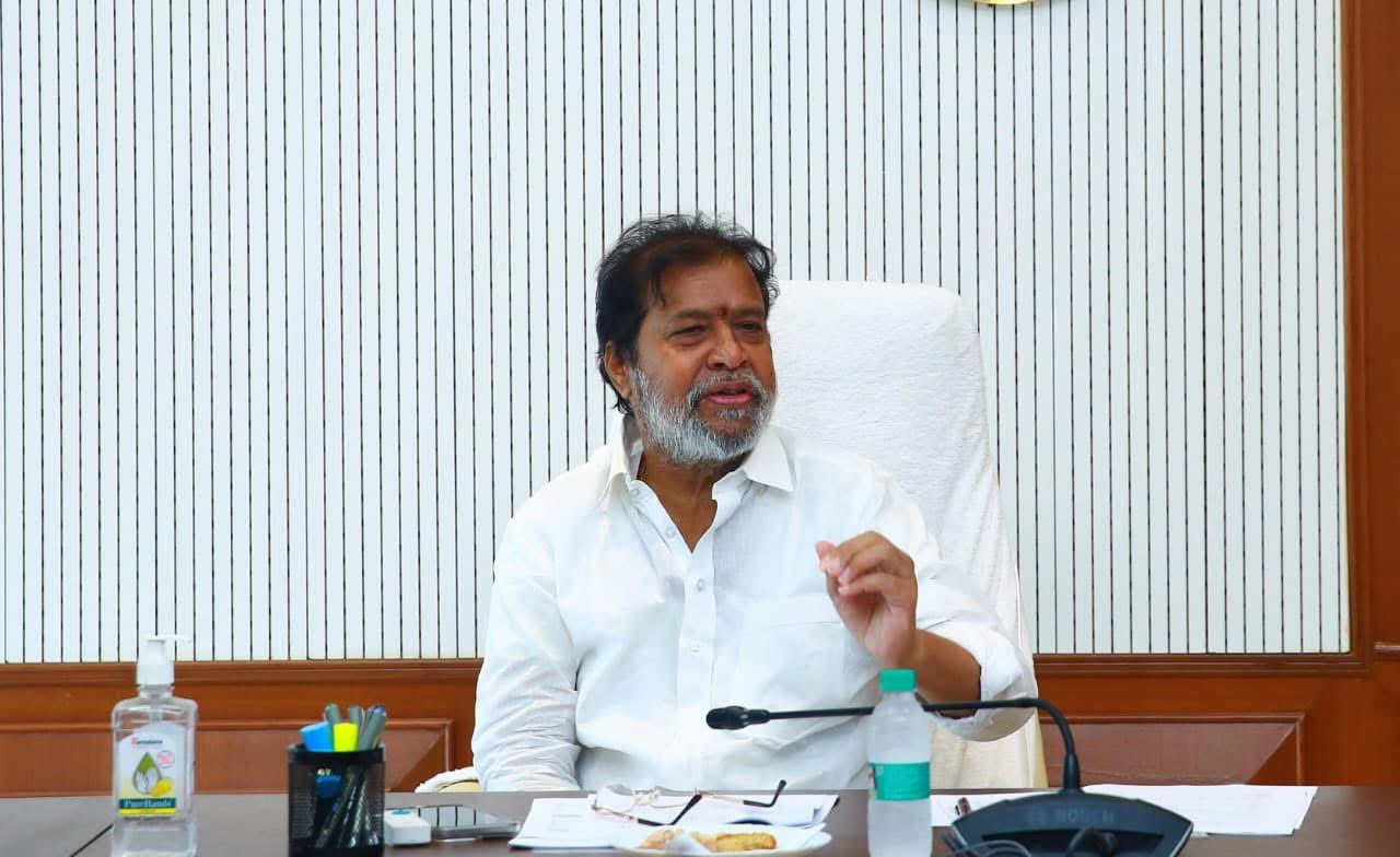 Health Minister Counters Harish on Warangal Hospital Claims