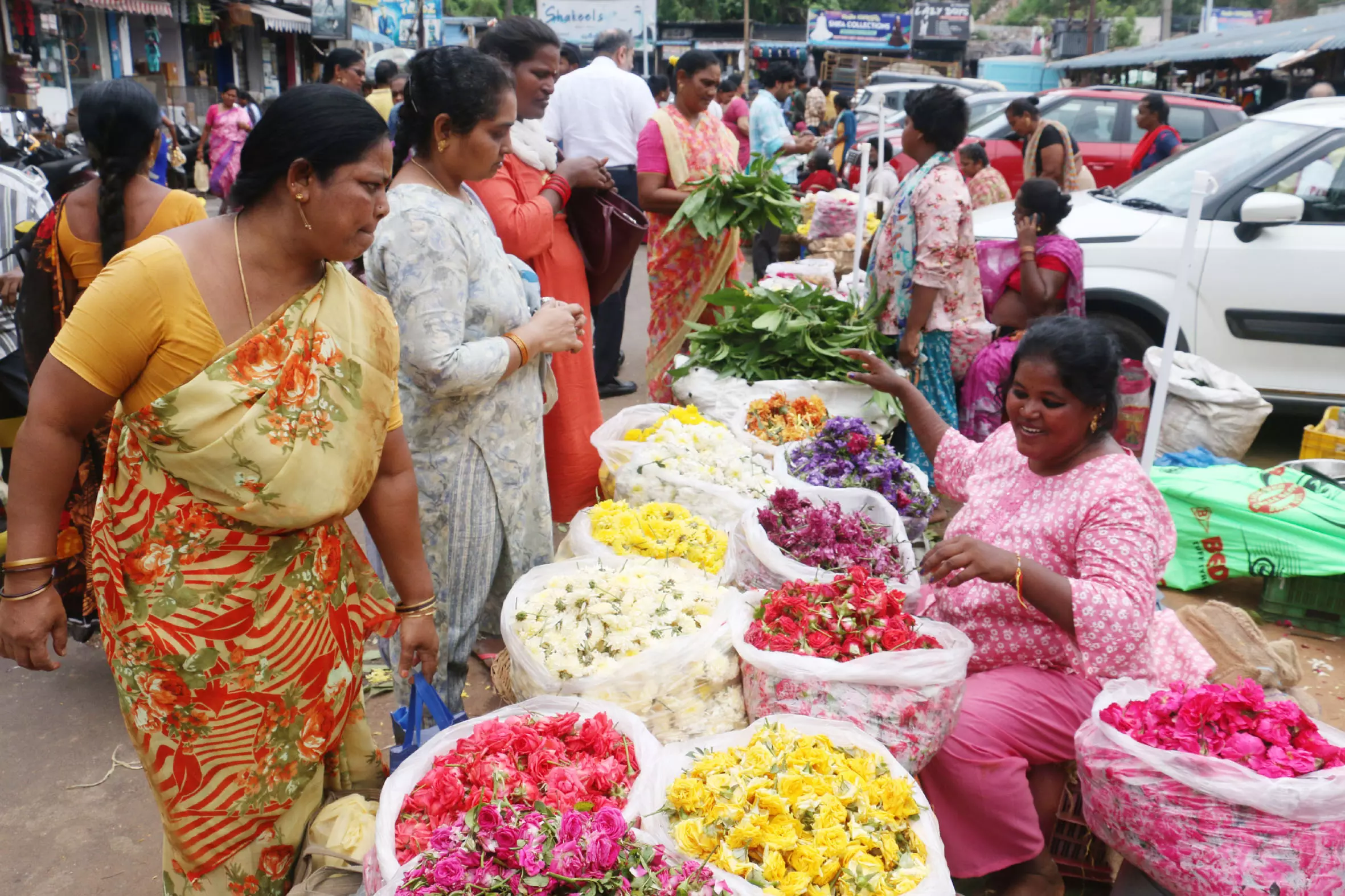 Visakhapatnam: Flower Prices Surge Ahead of Karthika Somavaram Visakhapatnam: Flower Prices Surge Ahead of Karthika Somavaram