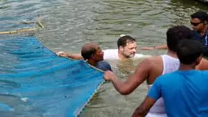 Rahul Jumps Into Muddy Pond, Interacts With Fishermen In Poll-bound Bihar Rahul Jumps Into Muddy Pond, Interacts With Fishermen In Poll-bound Bihar