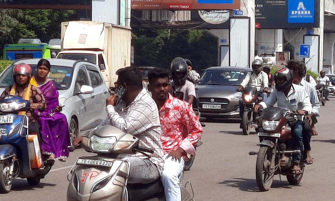 Hyderabad Police Book 15,000 Drivers for Mirror Violations