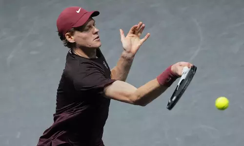 Sinner Crushes Zverev to Reach Paris Masters Final, Nears No. 1 Sinner Crushes Zverev to Reach Paris Masters Final, Nears No. 1