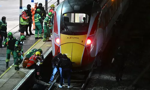 UK: 10 people in Hospital After Train Stabbing Attack