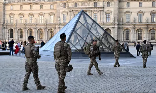 Two More Suspects Including Woman Charged Over Louvre Heist