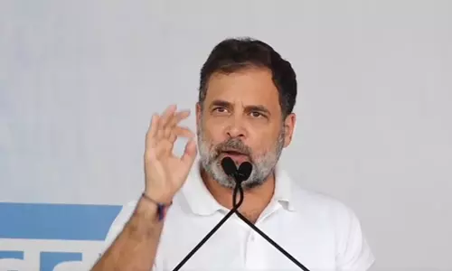 Modi Controlled By Certain Industrialists, Says Rahul Gandhi Modi Controlled By Certain Industrialists, Says Rahul Gandhi