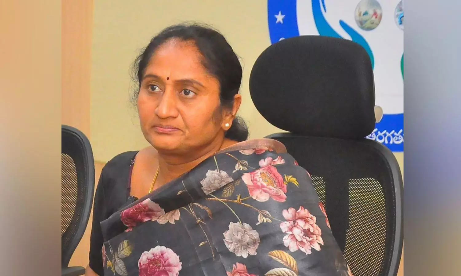 Savitha Directs Officials to Find Out Potential Investors in Textiles Sector For CII Summit