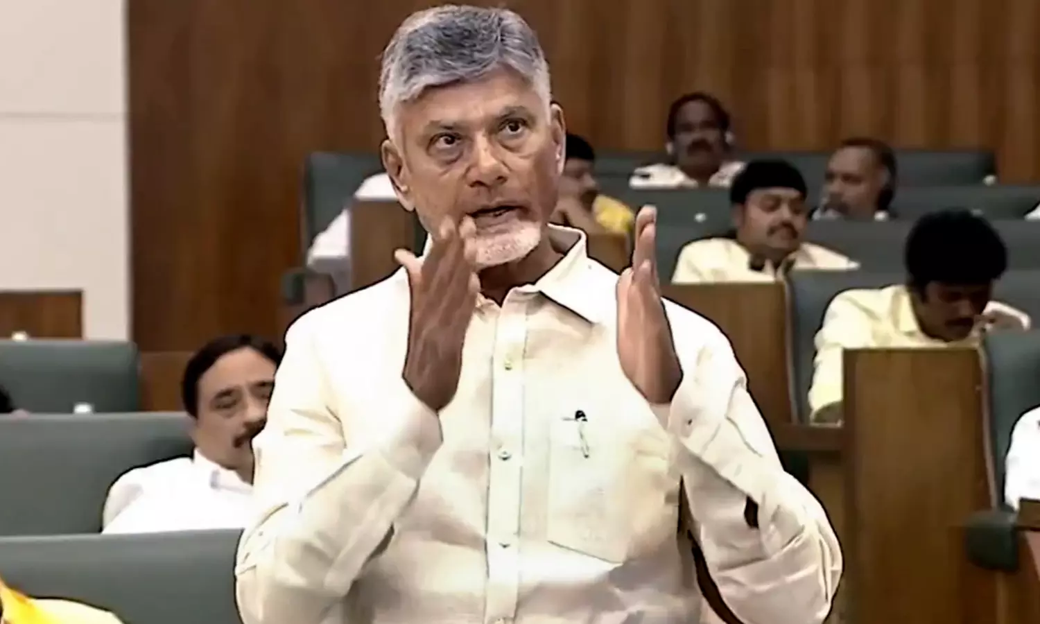 Naidu Calls For Exploration Of Waterways For Transport Of Cargo In AP