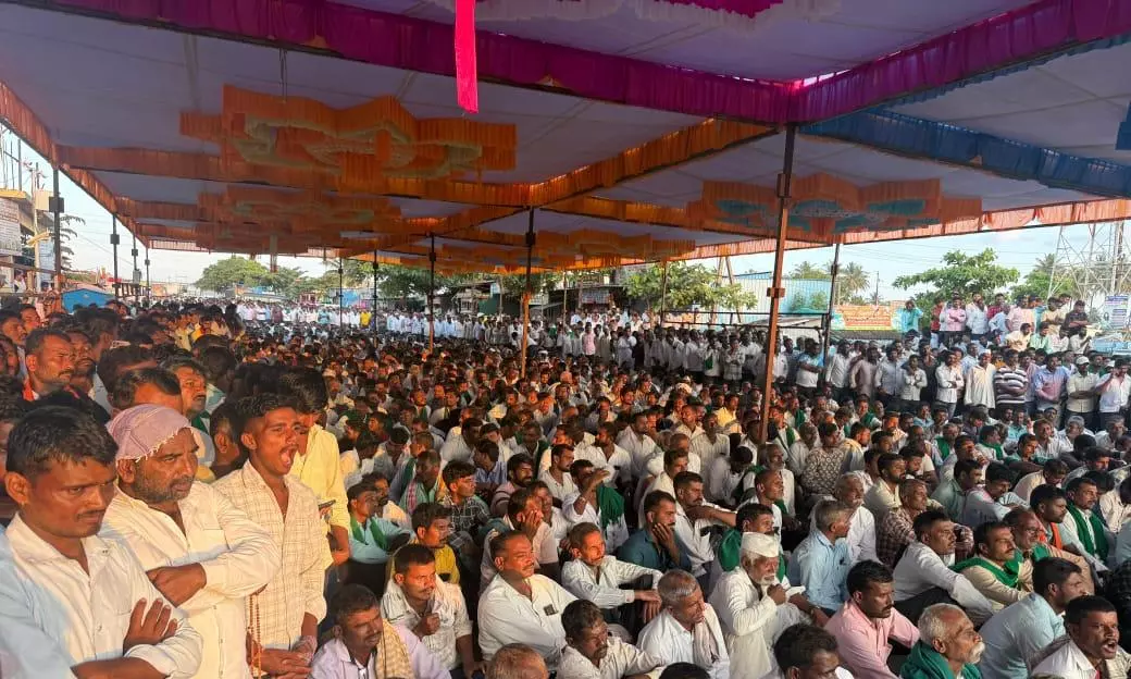 Sugarcane Farmers’ Protest for Fair Price Enters Day 5 in Belagavi Sugarcane Farmers’ Protest for Fair Price Enters Day 5 in Belagavi