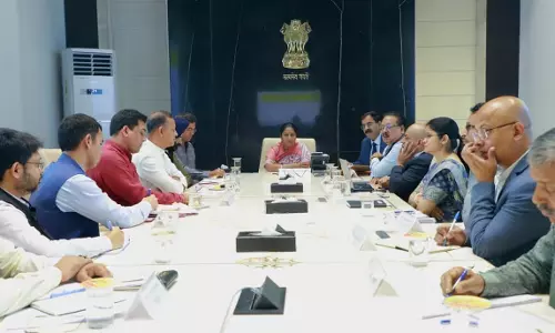 Delhi CM Reviews Pollution Control Measures, Warns Officials of Action for Any Dereliction