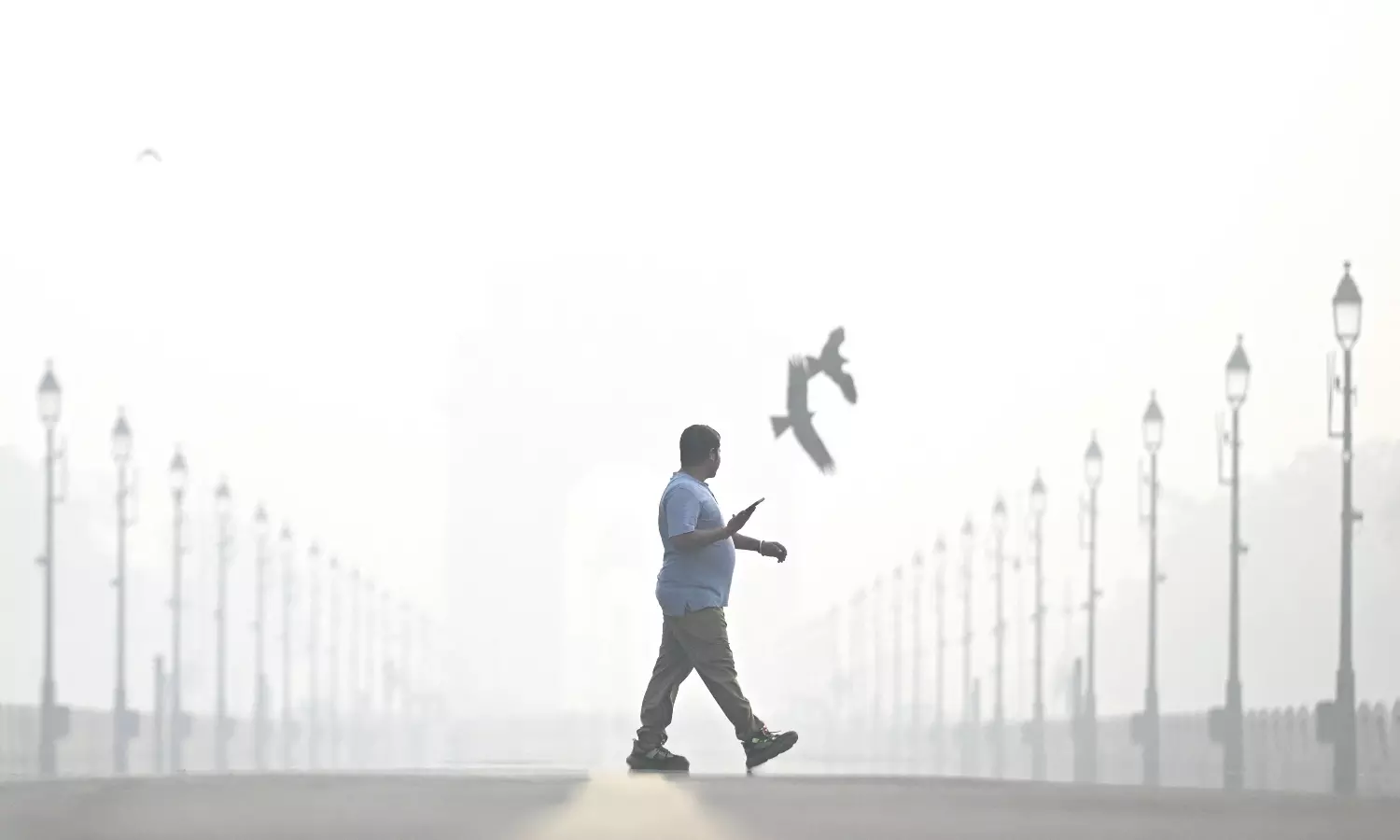 India Gate Disappears Behind Haze as Delhi AQI Deteriorates