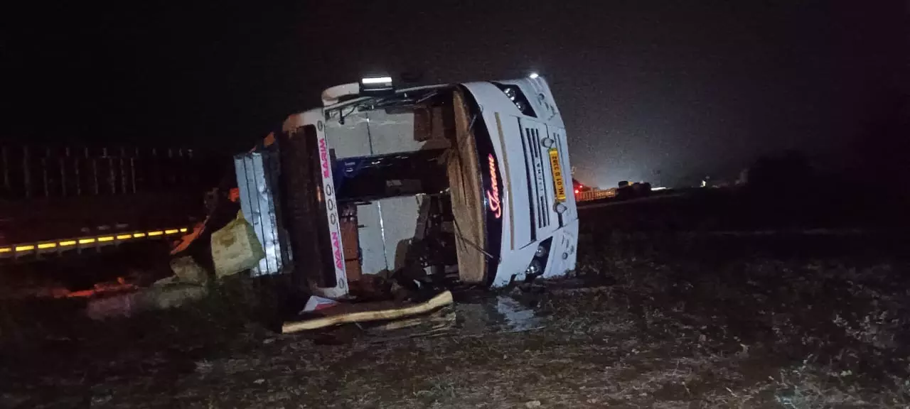 Bus Mishap on NH 44 Kills Woman, Many Injured Bus Mishap on NH 44 Kills Woman, Many Injured