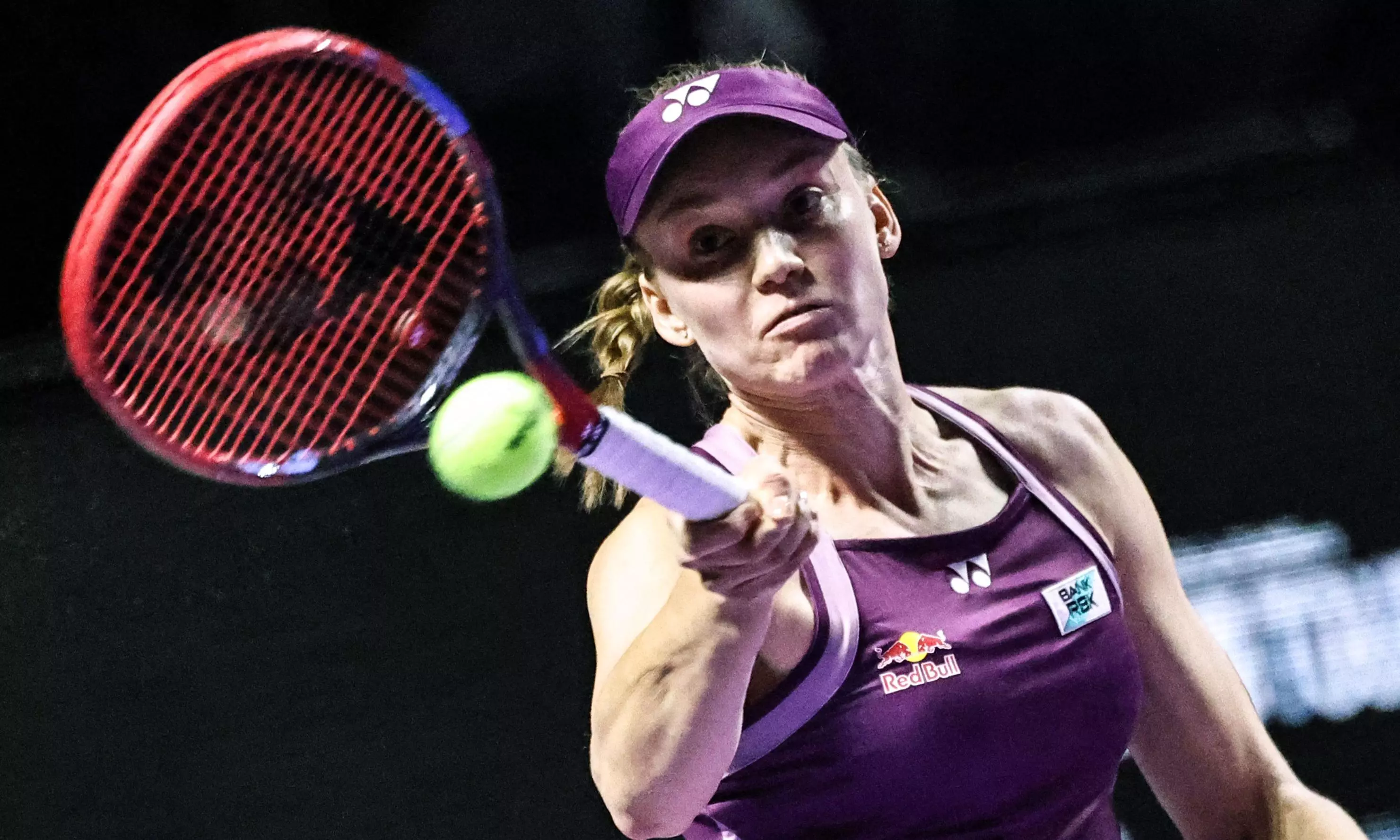 Rybakina Stuns Swiatek To Reach WTA Finals Semifinals For First Time