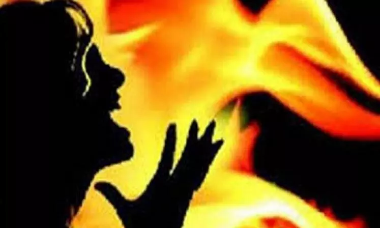 Delhi: Teen Girl Immolates Herself, Man Found Hanging in Nearby House Delhi: Teen Girl Immolates Herself, Man Found Hanging in Nearby House