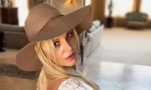 Britney Spears Removes Instagram Following Emotional, Cryptic Posts Britney Spears Removes Instagram Following Emotional, Cryptic Posts