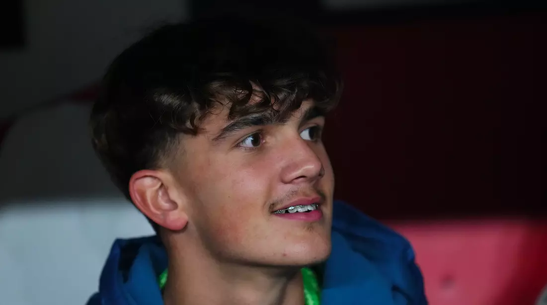 Arsenals Dowman Becomes Youngest-ever Champions League Player Arsenals Dowman Becomes Youngest-ever Champions League Player