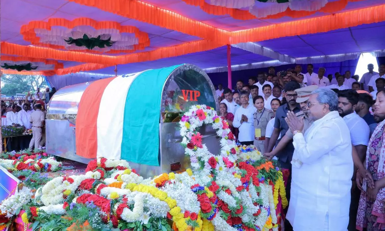 Former Minister HY Meti Laid To Rest With Full State Honours In Bagalkot Former Minister HY Meti Laid To Rest With Full State Honours In Bagalkot