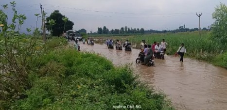 Rayalacheruvu Bund Breach Floods Villages, Destroys Crops and Homes