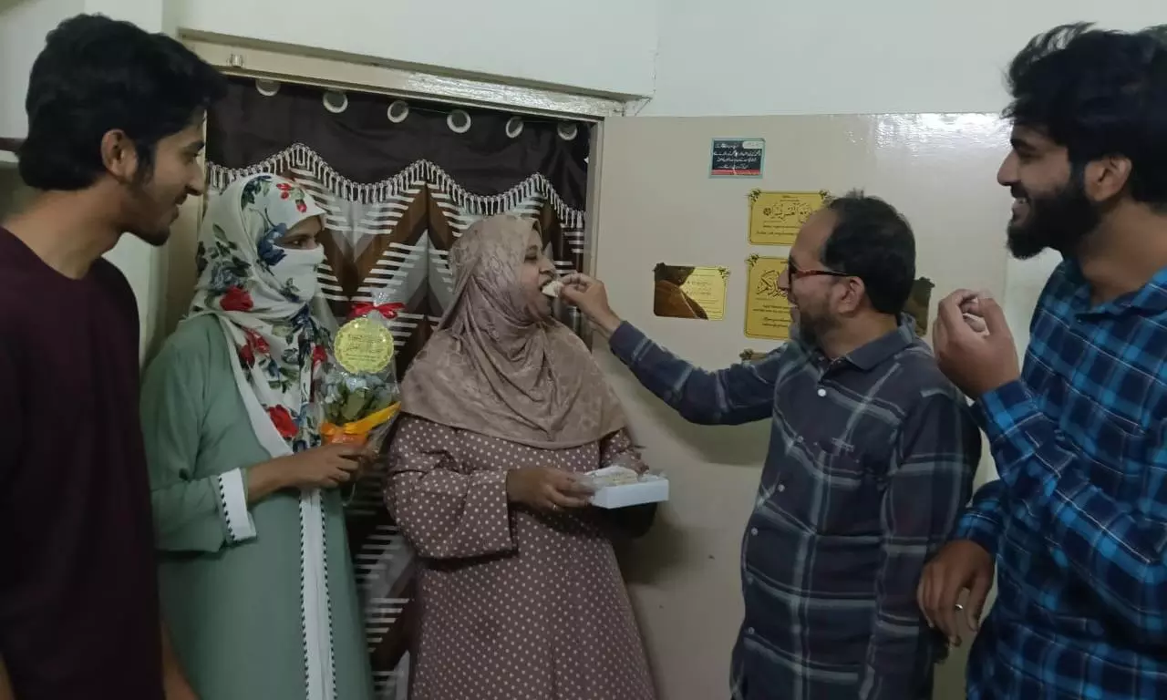 Ghazala Hashmi bleibt ihrer Heimatstadt verbunden