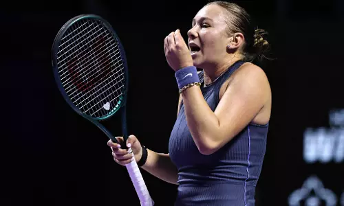 Anisimova Beats Swiatek to Join Rybakina in Last Four at WTA Finals Anisimova Beats Swiatek to Join Rybakina in Last Four at WTA Finals