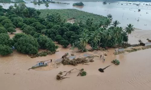 Rayalacheruvu Bund Breach Floods Five Villages In Tirupati District