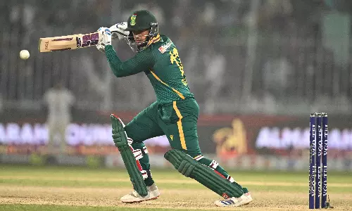 De Kock Century Helps South Africa Beat Pakistan in Second ODI