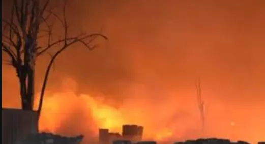 Massive Blaze Guts 500 Shanties Near Rithala Metro; One Dead Massive Blaze Guts 500 Shanties Near Rithala Metro; One Dead