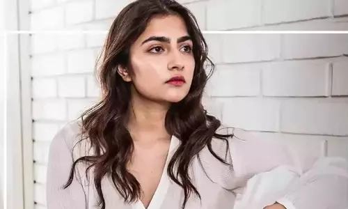 Rukmini Vasanth Warns Fans Against Impersonation, Cites Cybercrime Rukmini Vasanth Warns Fans Against Impersonation, Cites Cybercrime