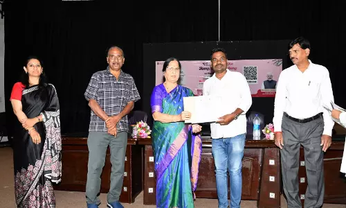 Telangana Artist Ramu Wins Salar Jung Art Contest for ‘India 2047’ Telangana Artist Ramu Wins Salar Jung Art Contest for ‘India 2047’