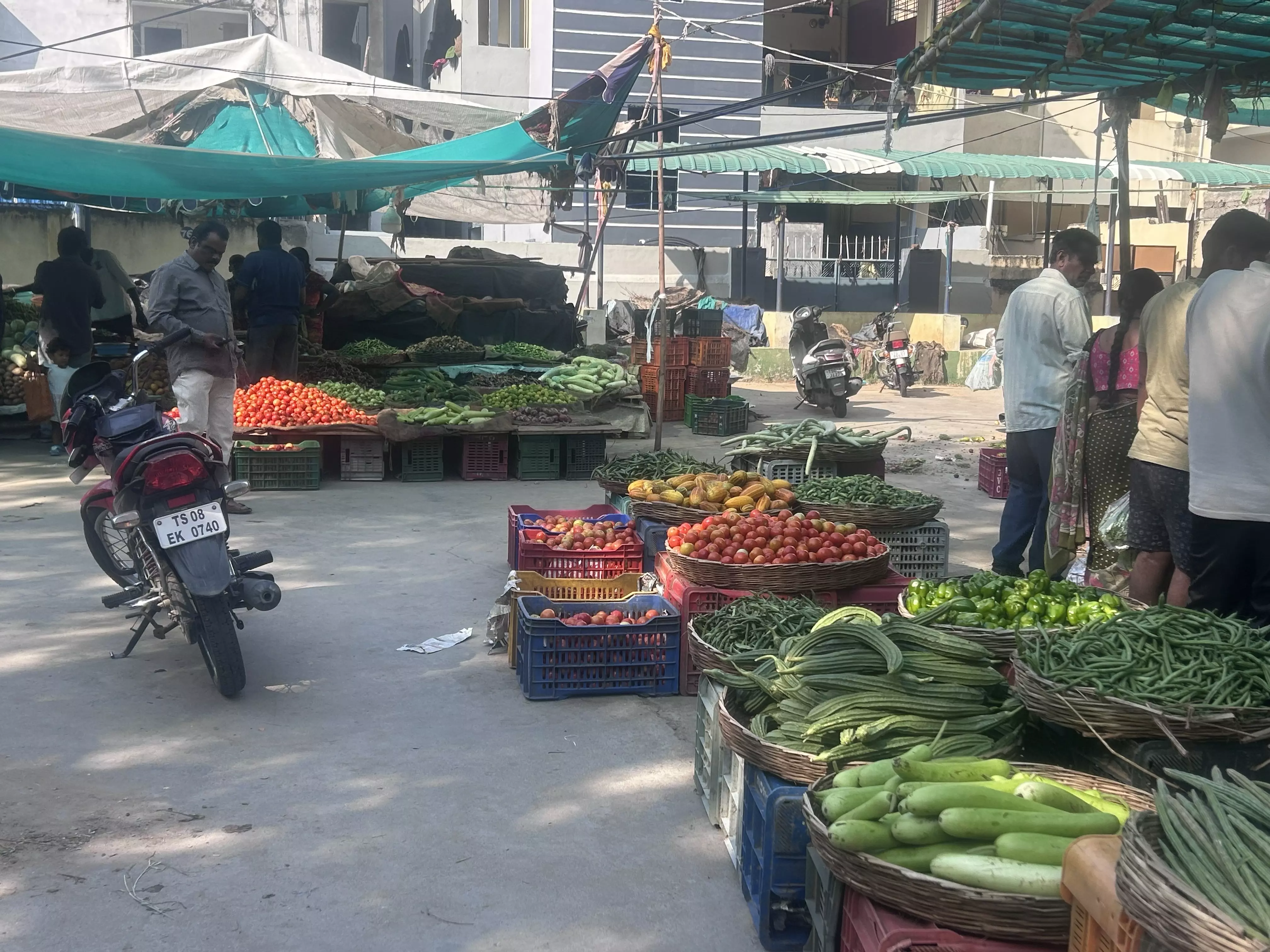 Cyclone Damage Pushes Up Vegetable Prices in Nalgonda Cyclone Damage Pushes Up Vegetable Prices in Nalgonda
