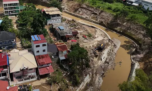 1 Million Evacuate as Super Typhoon Fung-wong Nears Philippines