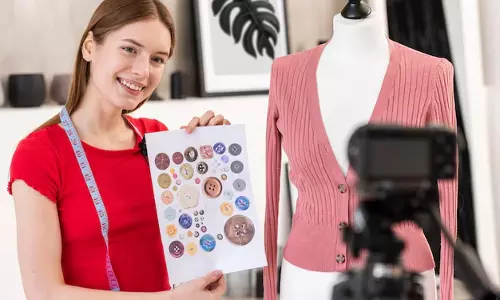 Scroll. Swipe. Style: How Social Media Redefined Fashion and Self-Expression