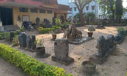 Priceless Kakatiya Artefacts Rot In Crumbling Museum