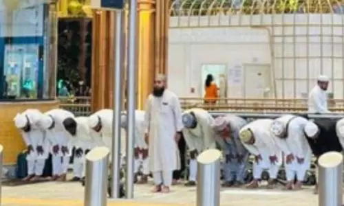 Haj Pilgrims Offer Prayers At Bengaluru Airport, Spark Debate Haj Pilgrims Offer Prayers At Bengaluru Airport, Spark Debate