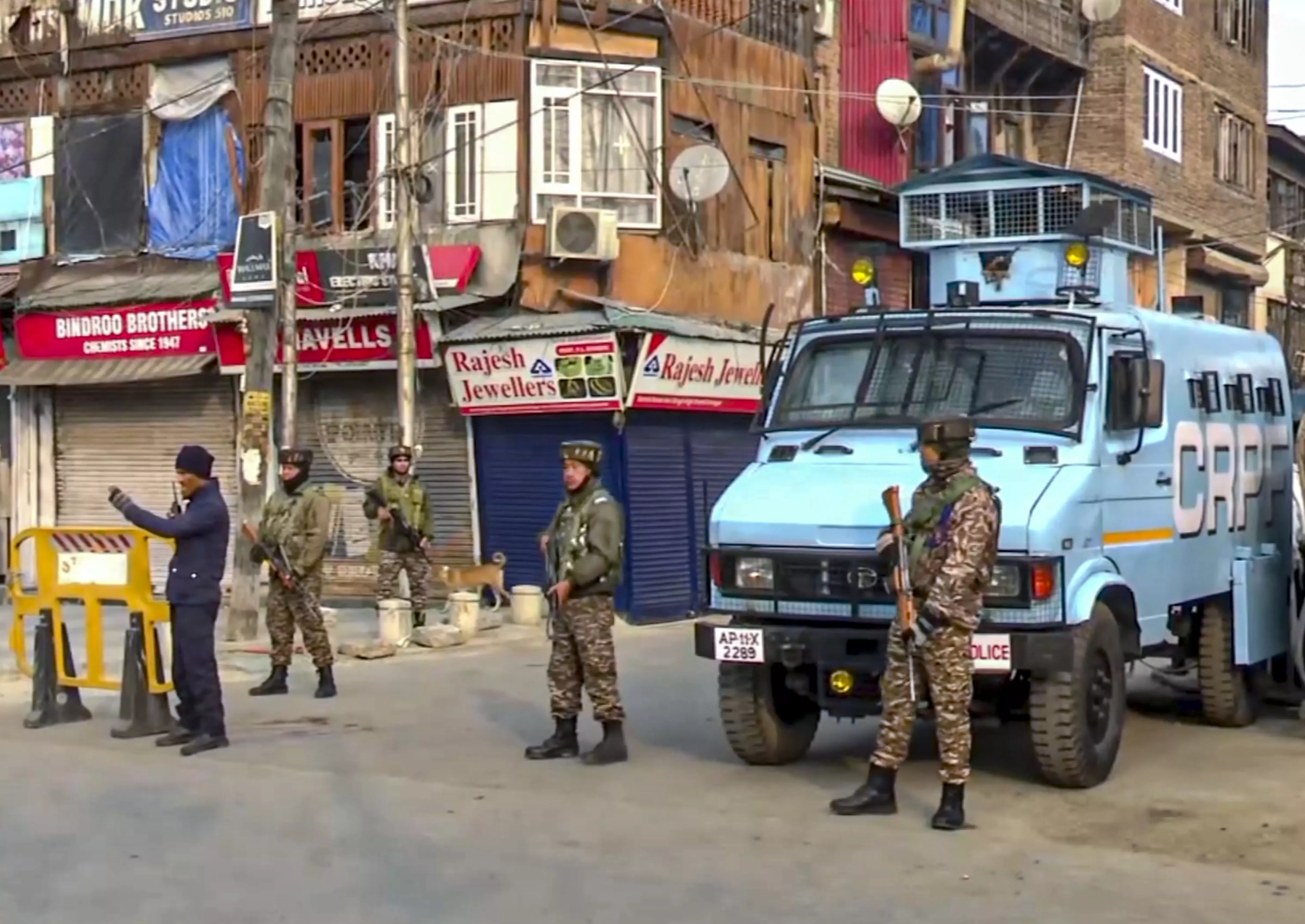 J-K: Staff, Students of GMC Hospitals in Anantnag, Srinagar Directed to Label Their Lockers J-K: Staff, Students of GMC Hospitals in Anantnag, Srinagar Directed to Label Their Lockers