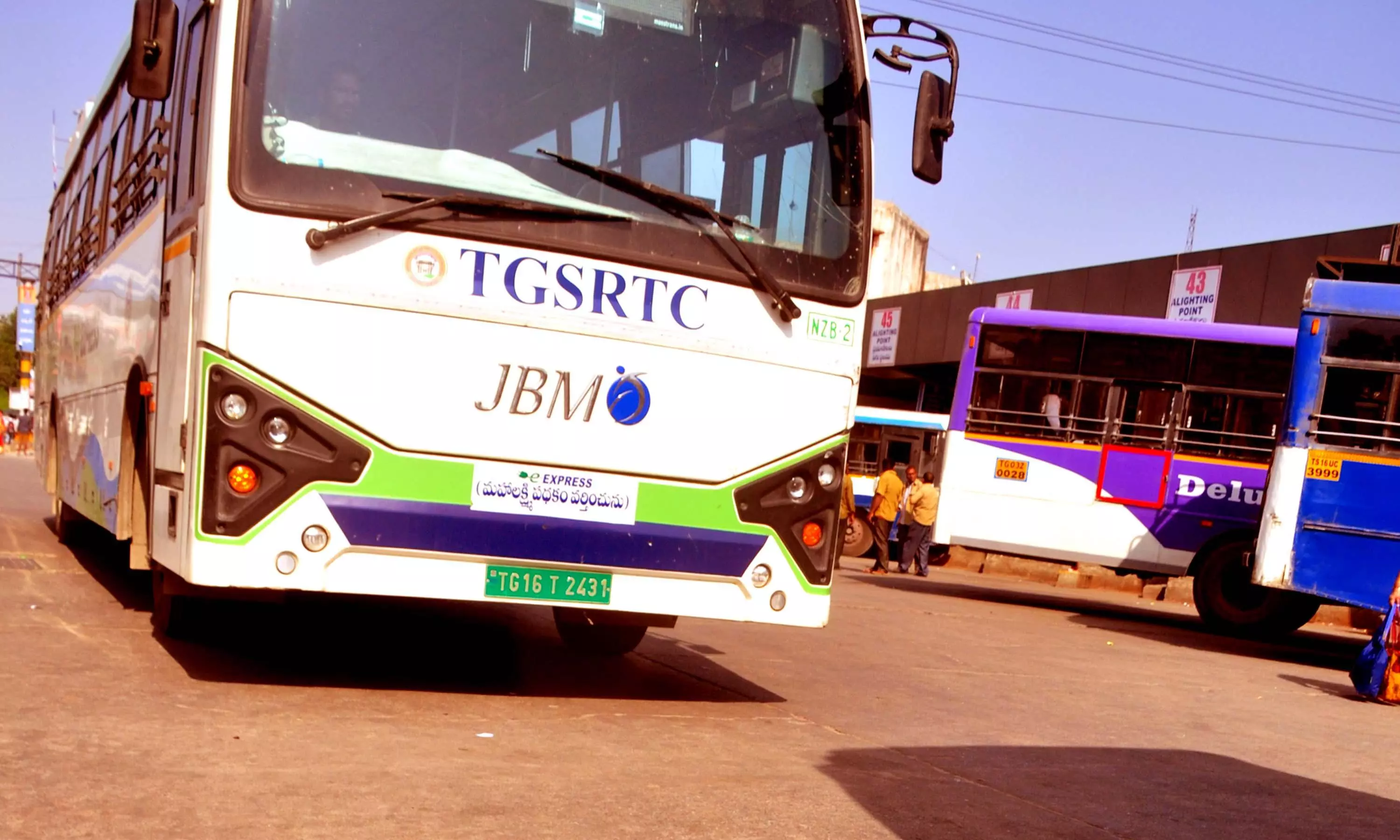 TGSRTC Plans Route Revamp to Curb Crowding TGSRTC Plans Route Revamp to Curb Crowding