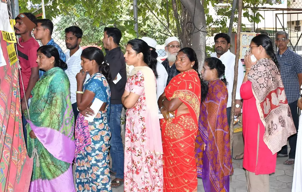 Smooth Polling in Jubilee Hills with Minor Skirmishes