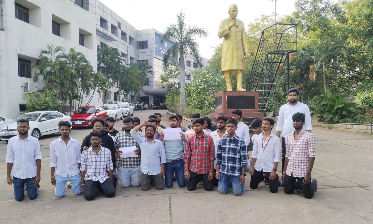 Students Protest Princeton College CRT Fee Demands at JNTU