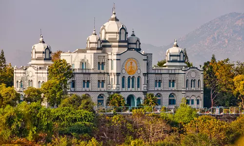 SSSIHL Flags Of 161 Km-Cycle Expedition In Tribute To Sathya Sai Baba