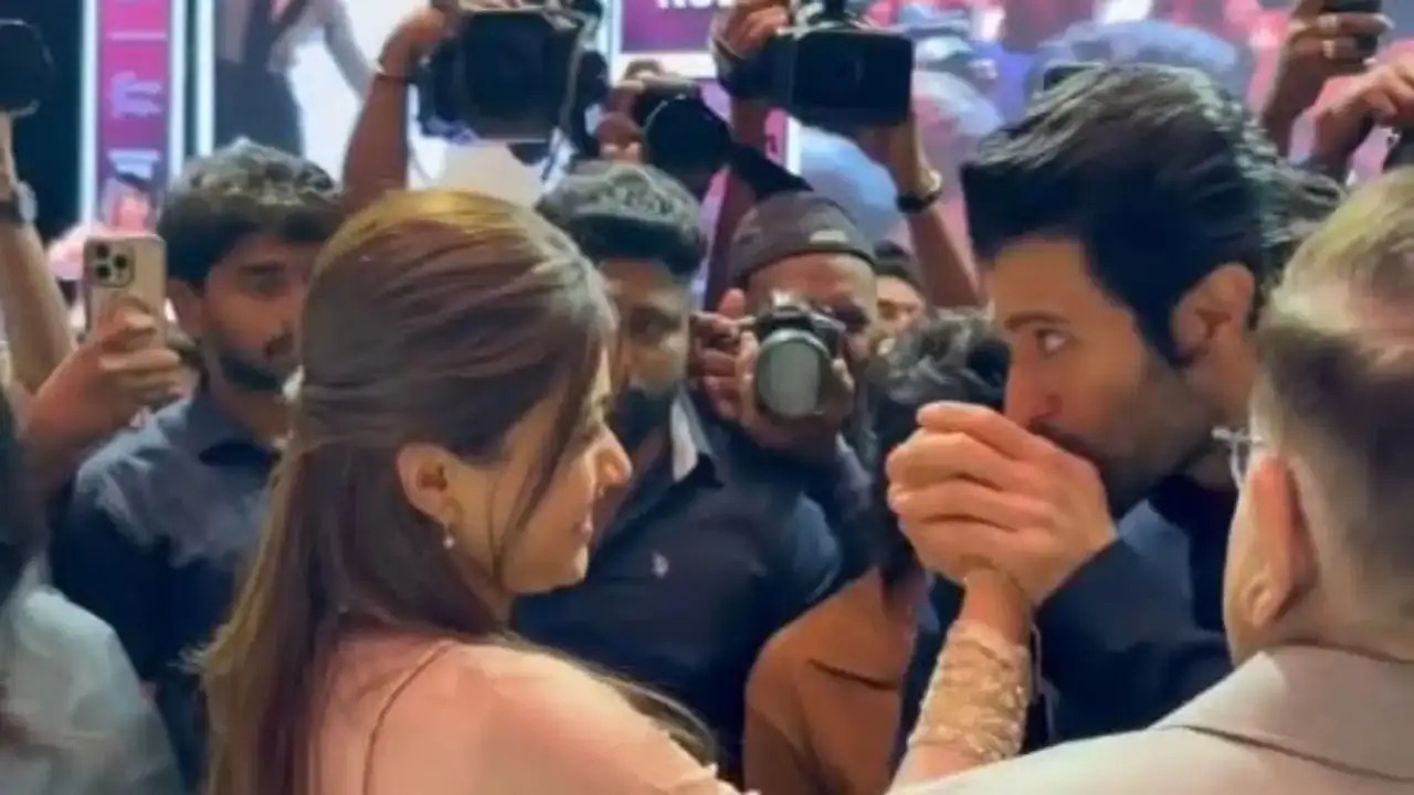 Vijay Devarakonda And Rashmika Share An Adorable Moment