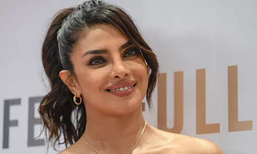 Mahesh Spotted Playing With PeeCees Daughter on Globetrotter Sets