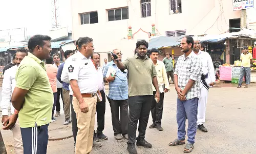 Nellore Municipal Chief Reviews Traffic, Drainage And Revenue Works