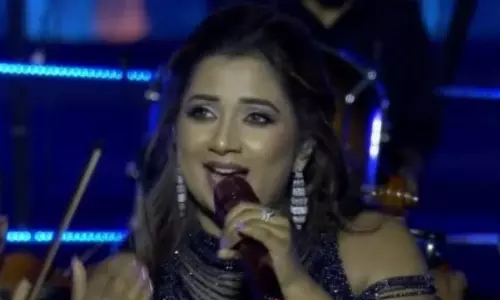 Chaos at Shreya Ghoshals Concert at Bali Jatra in Odisha; One Injured
