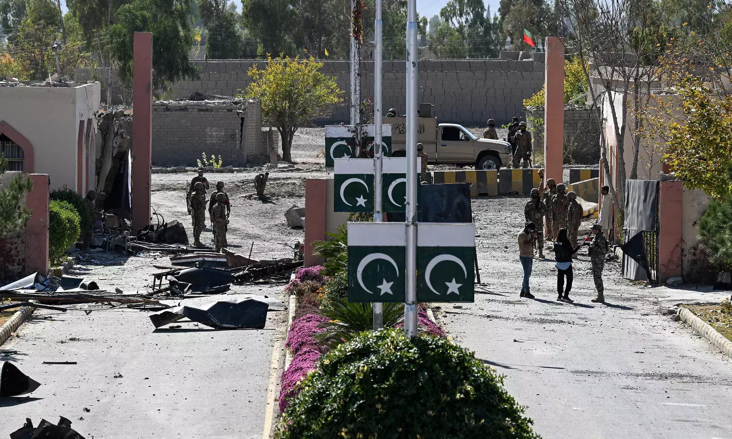 Pakistan Arrests Over 100,000 Afghans as Returns Surge