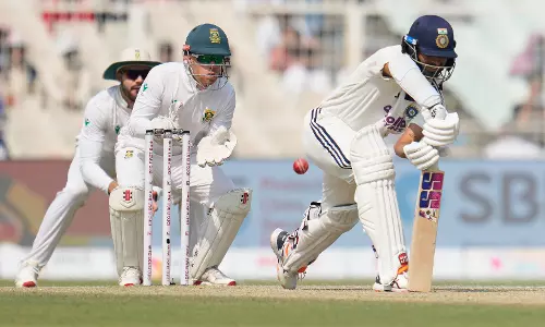 India at 10-2 Chasing 124 in Kolkata Test India at 10-2 Chasing 124 in Kolkata Test